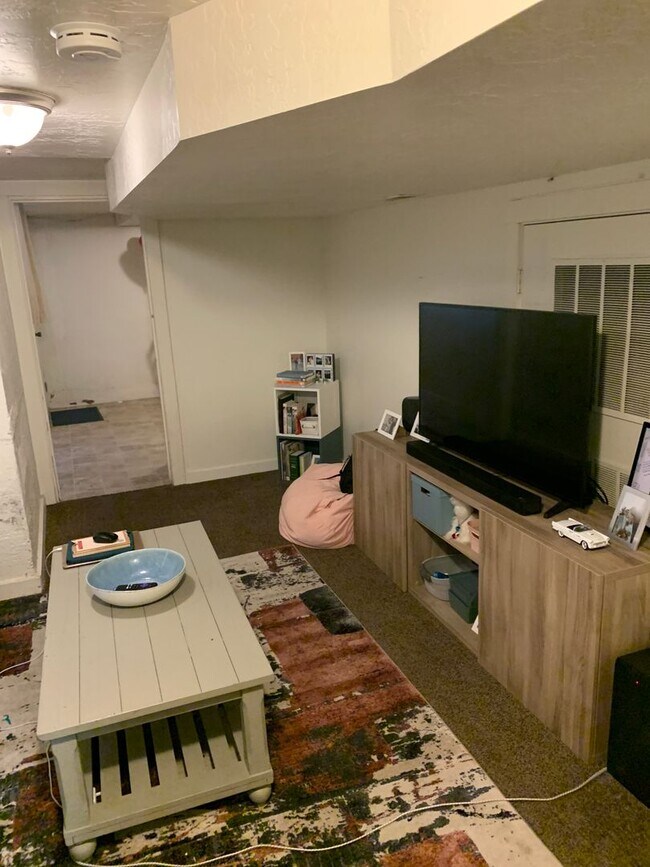 Building Photo - Chang Duplex