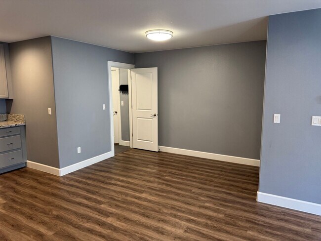 Building Photo - 741 Selina Ln