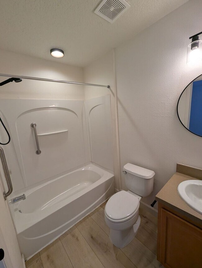 Building Photo - Beautiful 3 Bedroom 2.5 Bath Home in Paloma