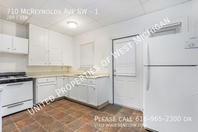 Building Photo - Available Now | Quaint 2 Bedroom, 1 Bathro...