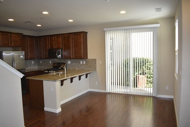 Building Photo - 3033 Village Park Dr