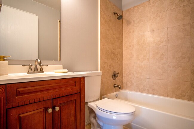 Building Photo - 15 Gant Cir