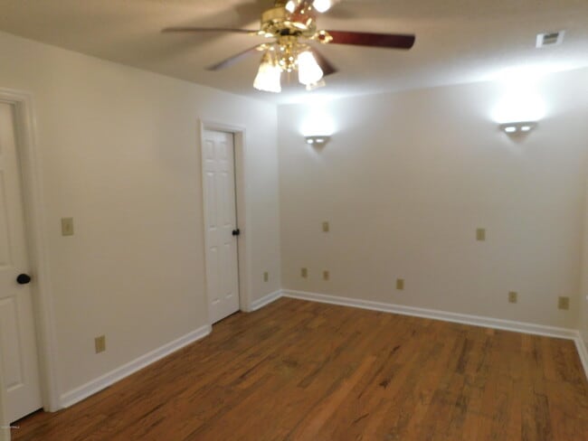 Building Photo - 139 Hewitt Rd