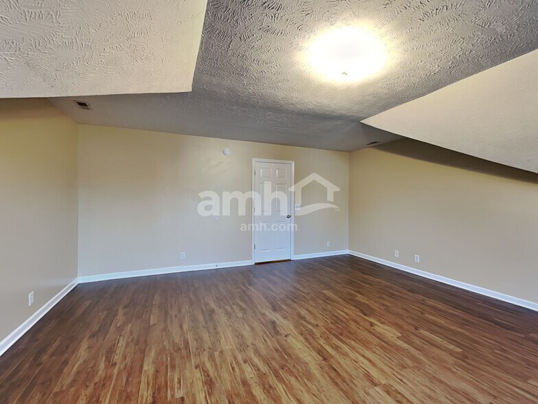 Building Photo - 1428 Westview Dr