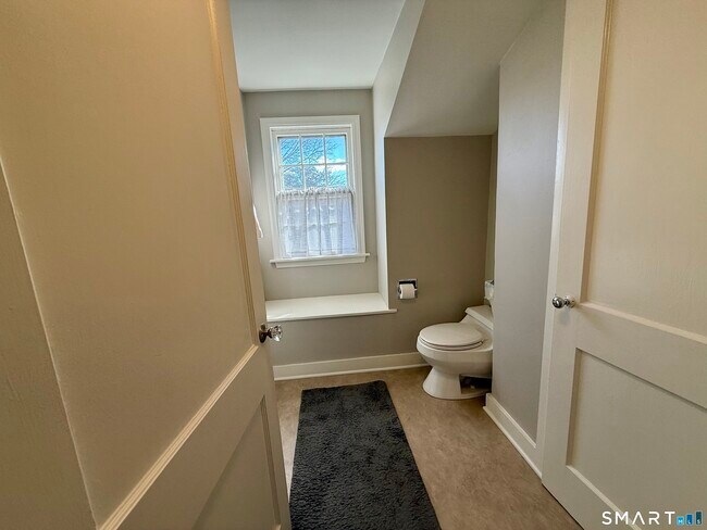 Building Photo - 3 Yost St