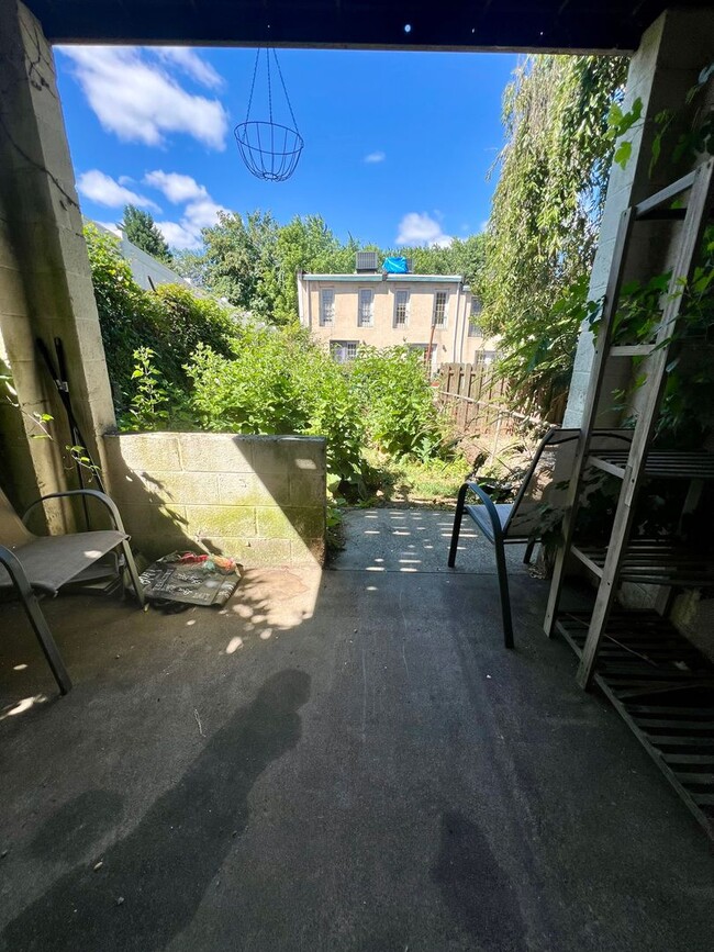 Building Photo - Gorgeous Studio Apartment in Manayunk! Ava...