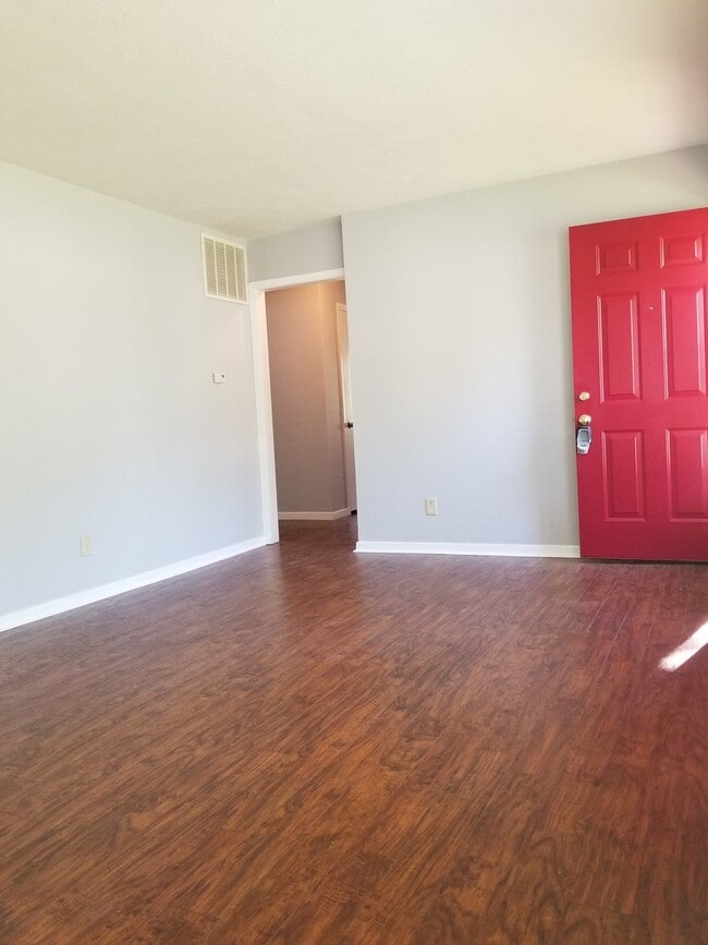 Building Photo - Beautifully redone 3 bedroom home in Grand...