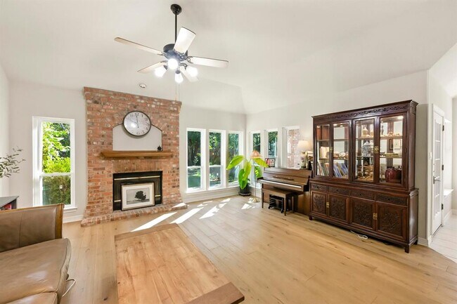 Building Photo - 9281 Scenic Bluff Dr