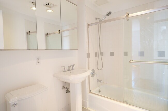 Building Photo - 603 W 148th St