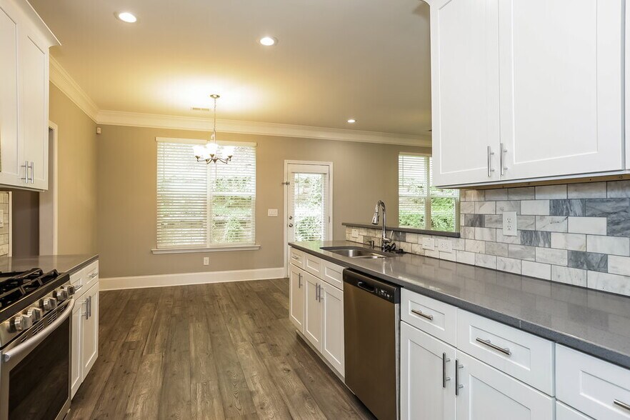 Building Photo - 2105 Brentwood Cove