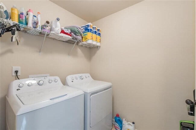 Building Photo - 4850 Haysboro Way