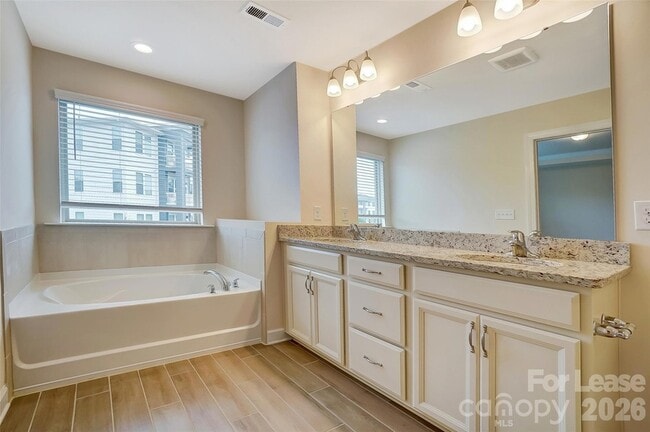 Building Photo - 5822 Clan MacLaine Dr