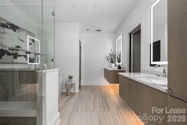 Building Photo - 614 Queens Rd