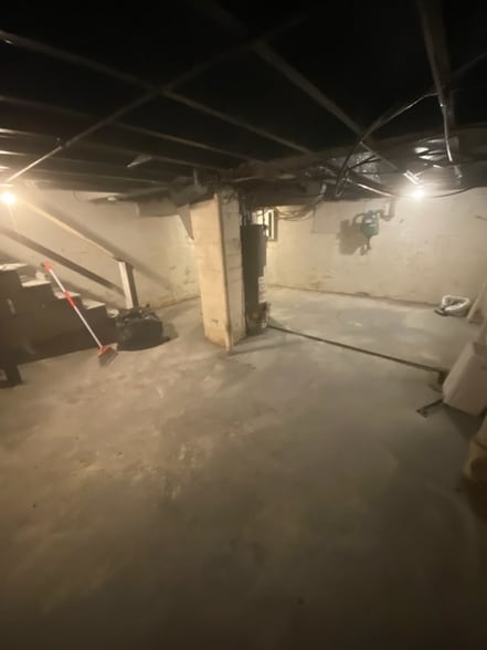 Building Photo - 31 W Oakland St