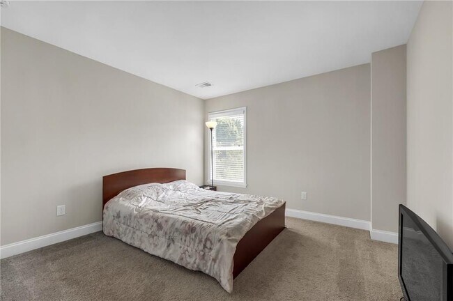 Building Photo - 1645 Hillcrest Dr