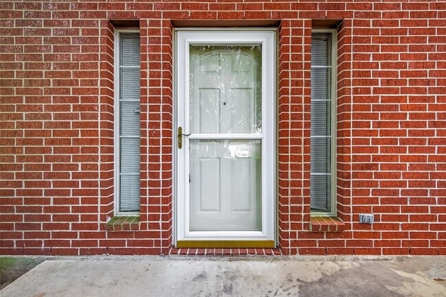 Building Photo - 13915 Maleewan Ln