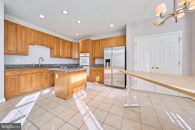 Building Photo - 685 Springhouse Square SE