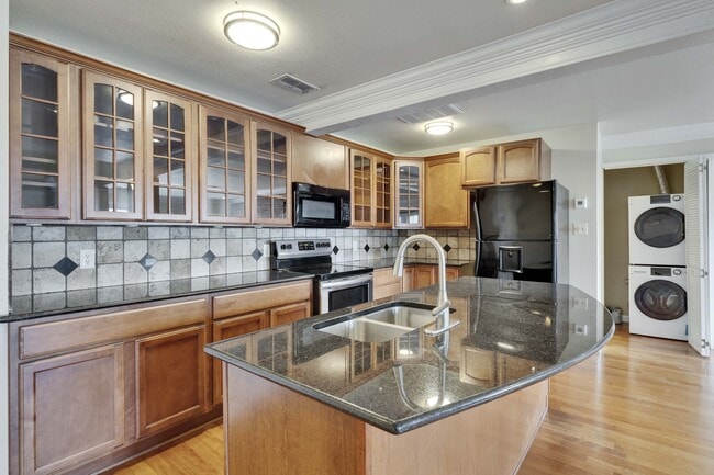 Building Photo - 8888 Tallwood Dr