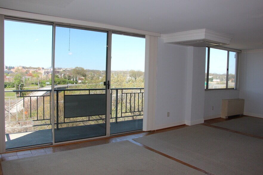 Building Photo - 1512 S Arlington Ridge Rd