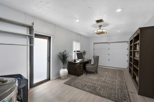 Building Photo - 407 SE 5th St