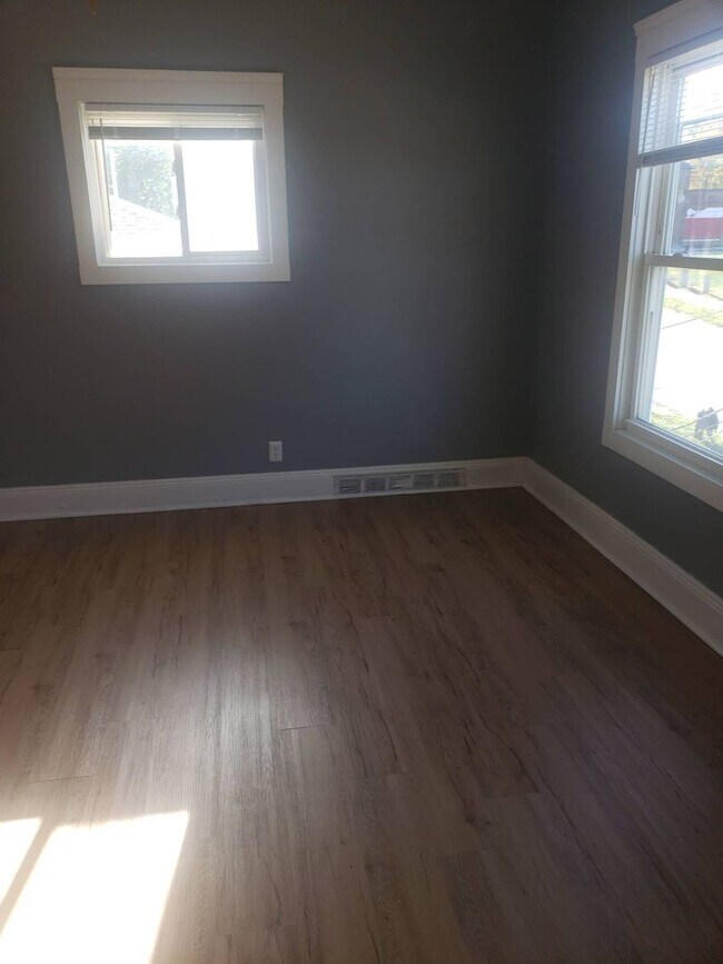 Building Photo - 3483 W 63rd St