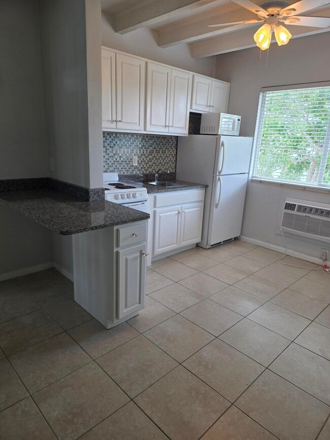 Building Photo - 100 Cascade Ln