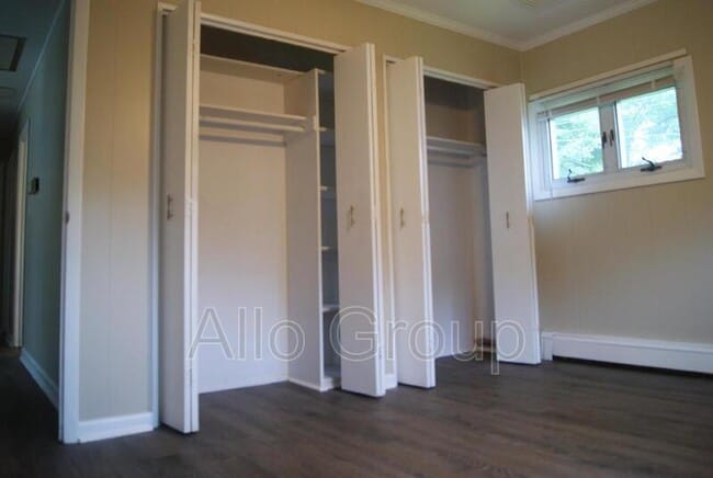 Building Photo - 25 Martindale Dr