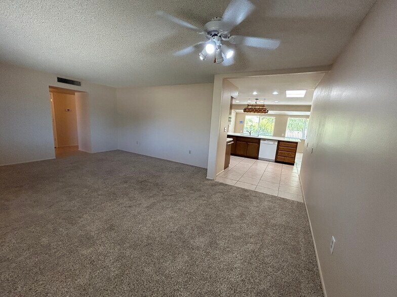 Building Photo - 10615 W Cheryl Dr