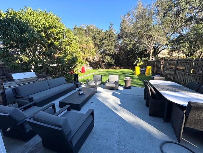 Building Photo - 7237 Bellingham Oaks Blvd