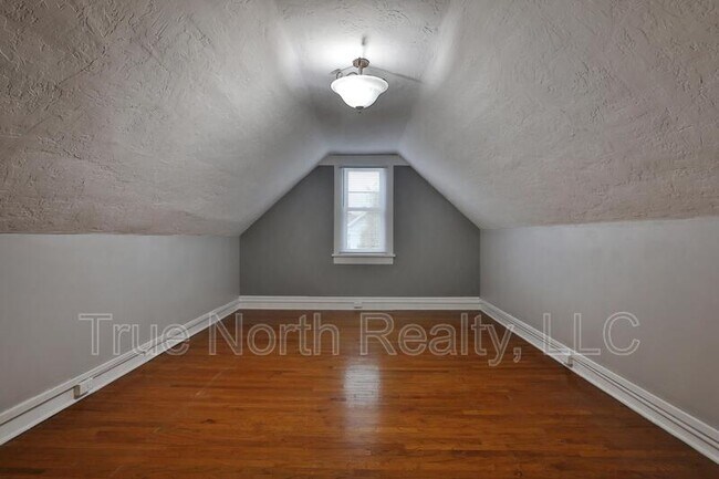 Building Photo - 628 E Whittier St
