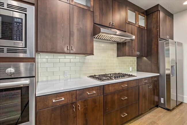 Building Photo - 2758 S Honeycomb Way