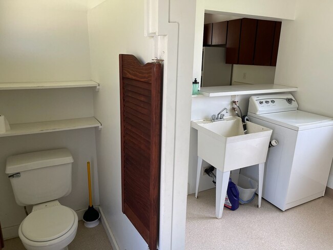 Building Photo - Crown Terrace single story with attached s...