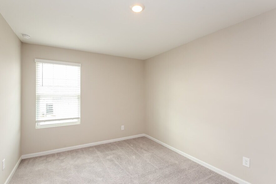 Building Photo - 567 Knightsbridge Ln