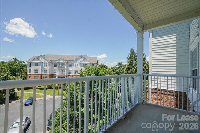 Building Photo - 14746 Via Sorrento Dr