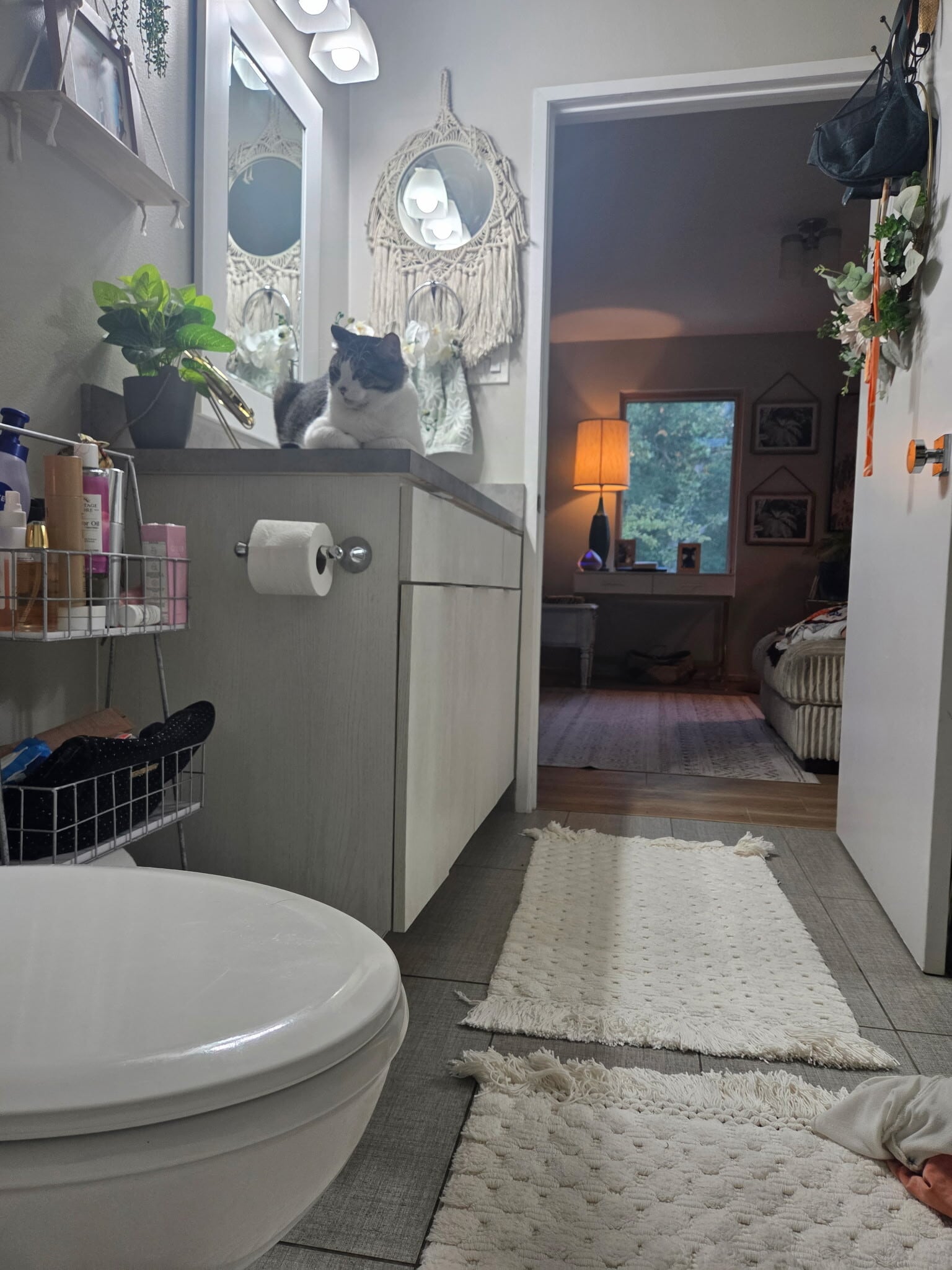 Large bathroom with tub - 831 S French Ave