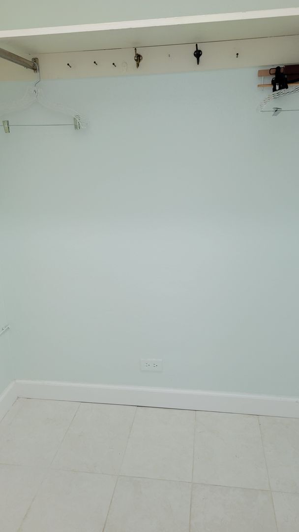 Building Photo - Annual UNfurnished top floor Bay front 2/2 condo with full views of Sarasota Bay