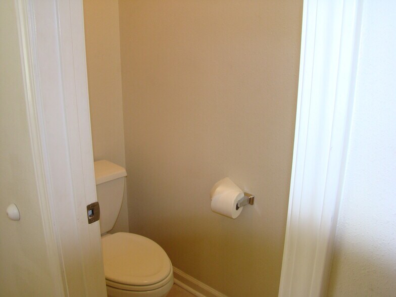 Half Bath - 4208 Tartan Dr