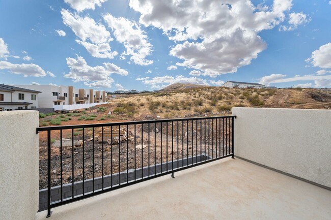 Building Photo - Cornerstone Beauty! HUGE Private yard.