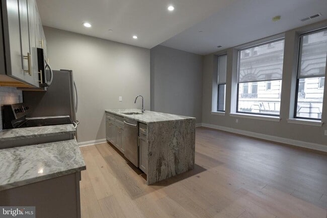 Building Photo - 1411 Walnut St