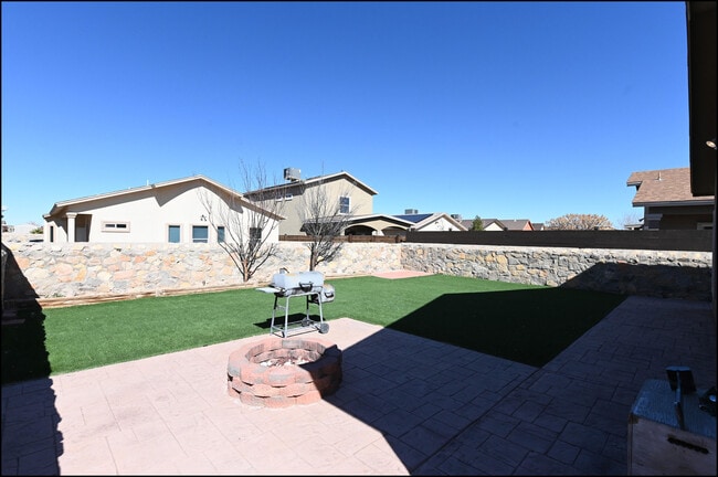 Building Photo - 14365 Valley Light Ct