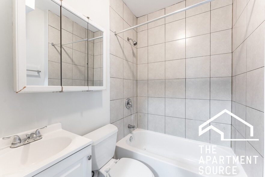 Building Photo - 4876 W Armitage Ave