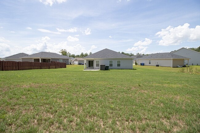 Building Photo - Gorgeous 3 Bedroom, 2 Bath - Available Mid...
