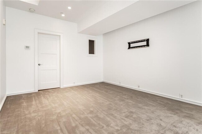 Master Bed - 350 N Meridian St