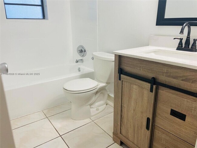 Building Photo - 9440 Fontainebleau Blvd