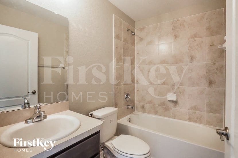 Building Photo - 444 Lanham Dr