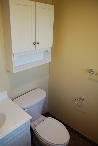 1/2 Bath in BR 2 - 869 Harding Ave