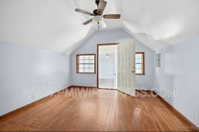 Building Photo - 503 Dusy St