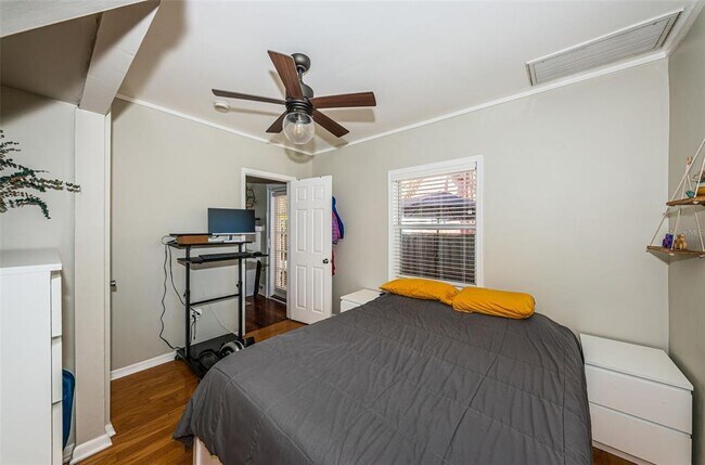 Building Photo - 1009 8th St N