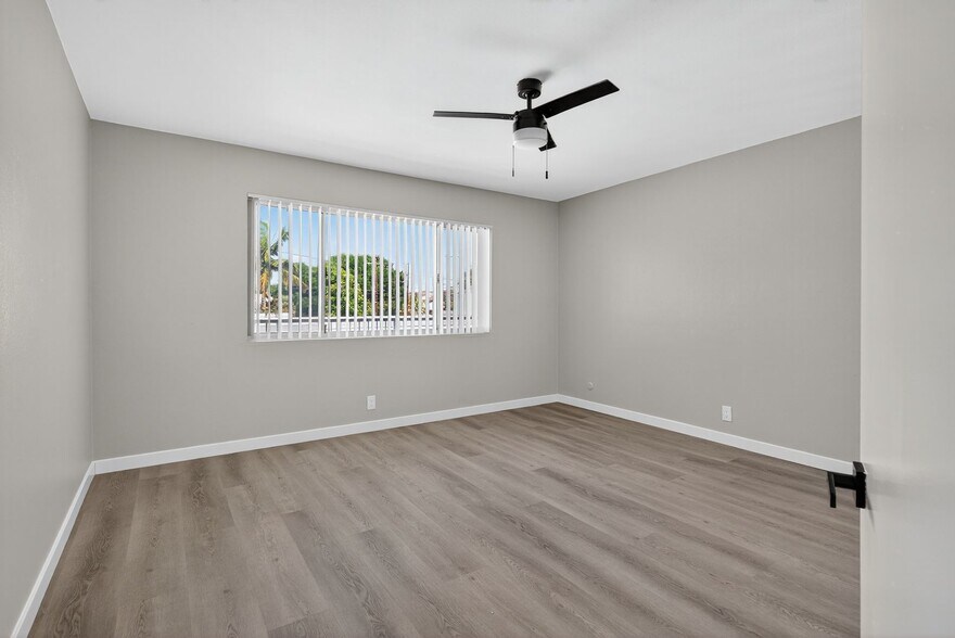 Building Photo - 10442 Lampson Ave