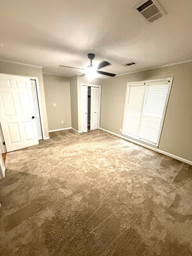 Building Photo - ** 4 Bed 3 Bath located Cloverdale ** Call 334-366-9198 to schedule a self-tour
